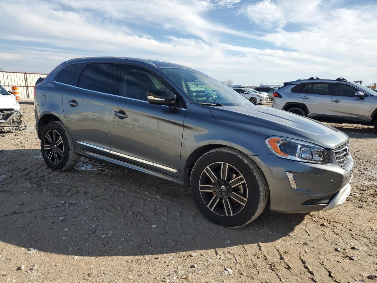 2017 Volvo XC60 - Image 4