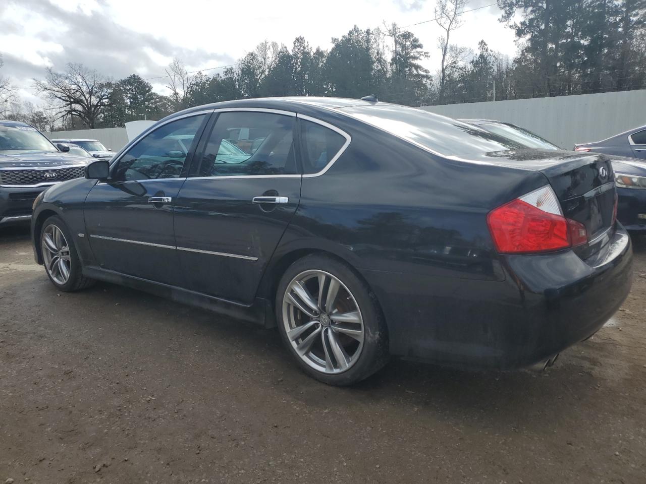 2009 Infiniti M - Image 2