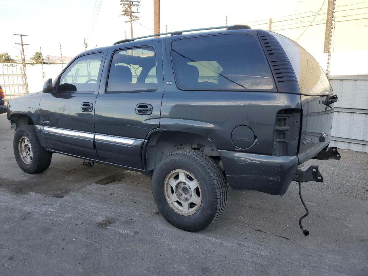 2005 GMC Yukon - Image 2