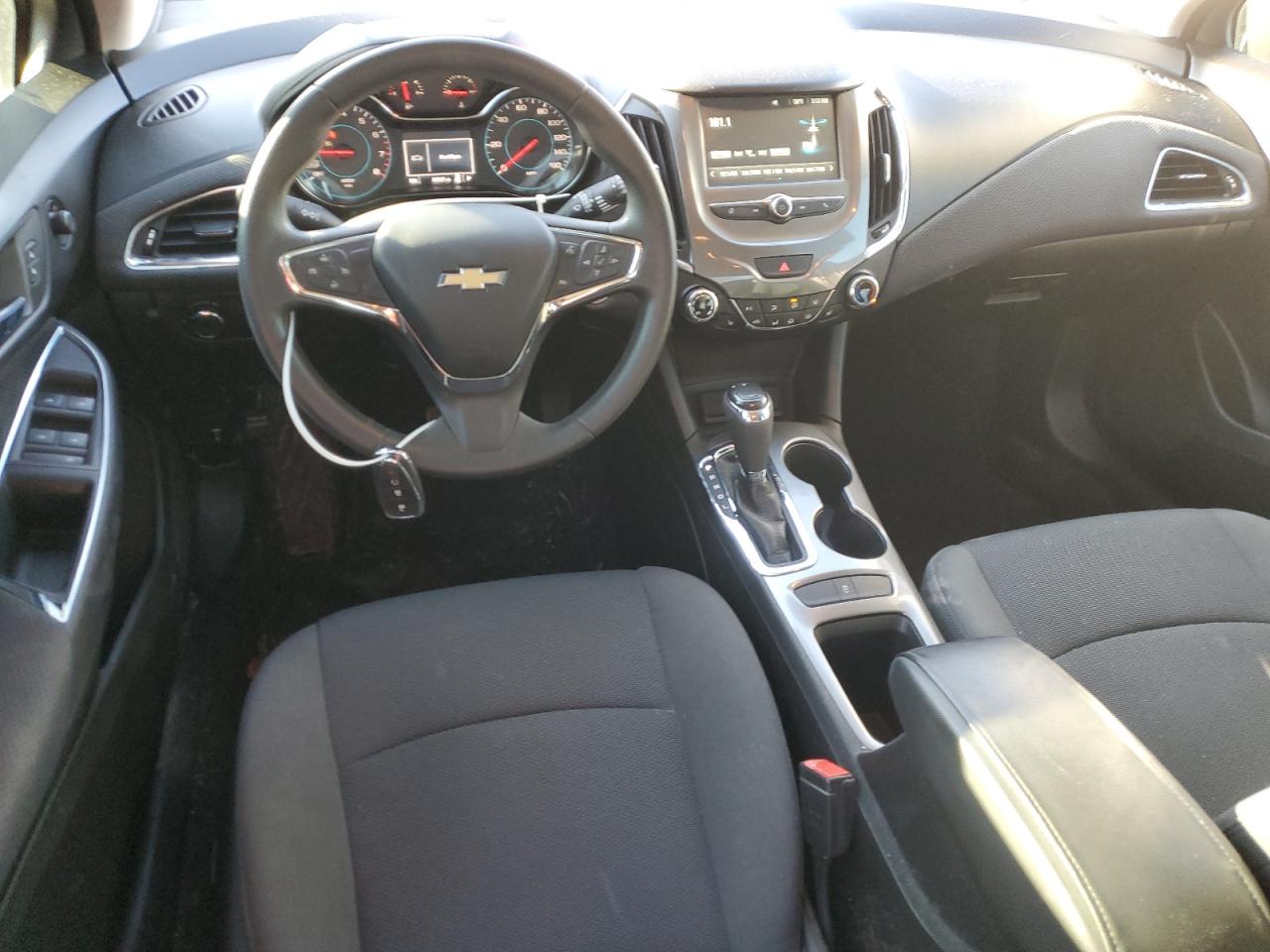 2018 Chevrolet Cruze - Image 8