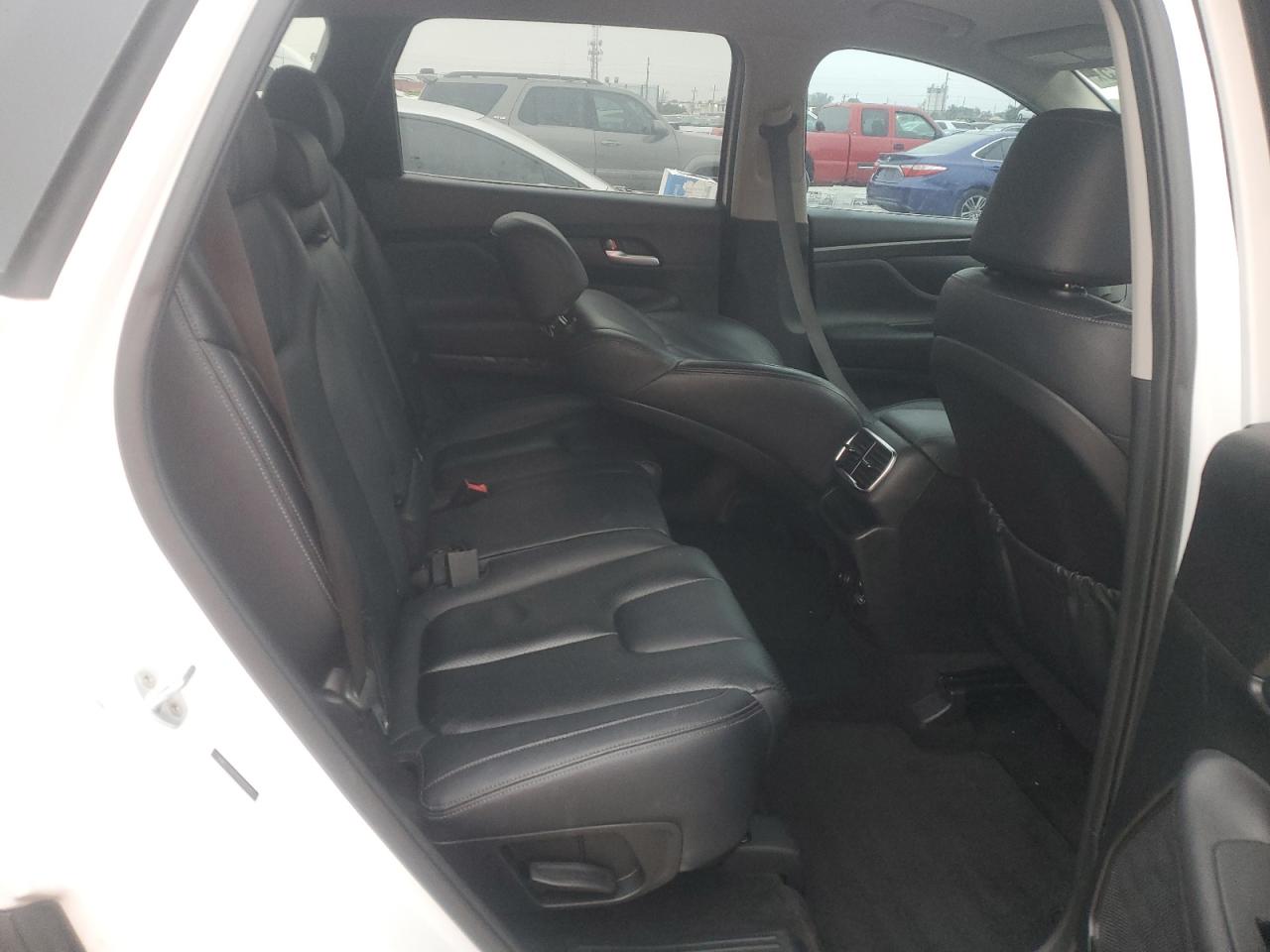2019 Hyundai Santa Fe - Image 11
