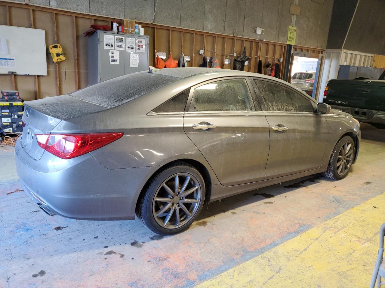 2013 Hyundai Sonata - Image 3