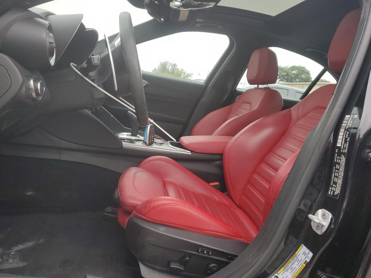 2024 Alfa Romeo Giulia - Image 7