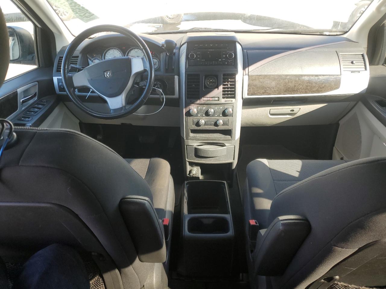 2009 Dodge Caravan - Image 8