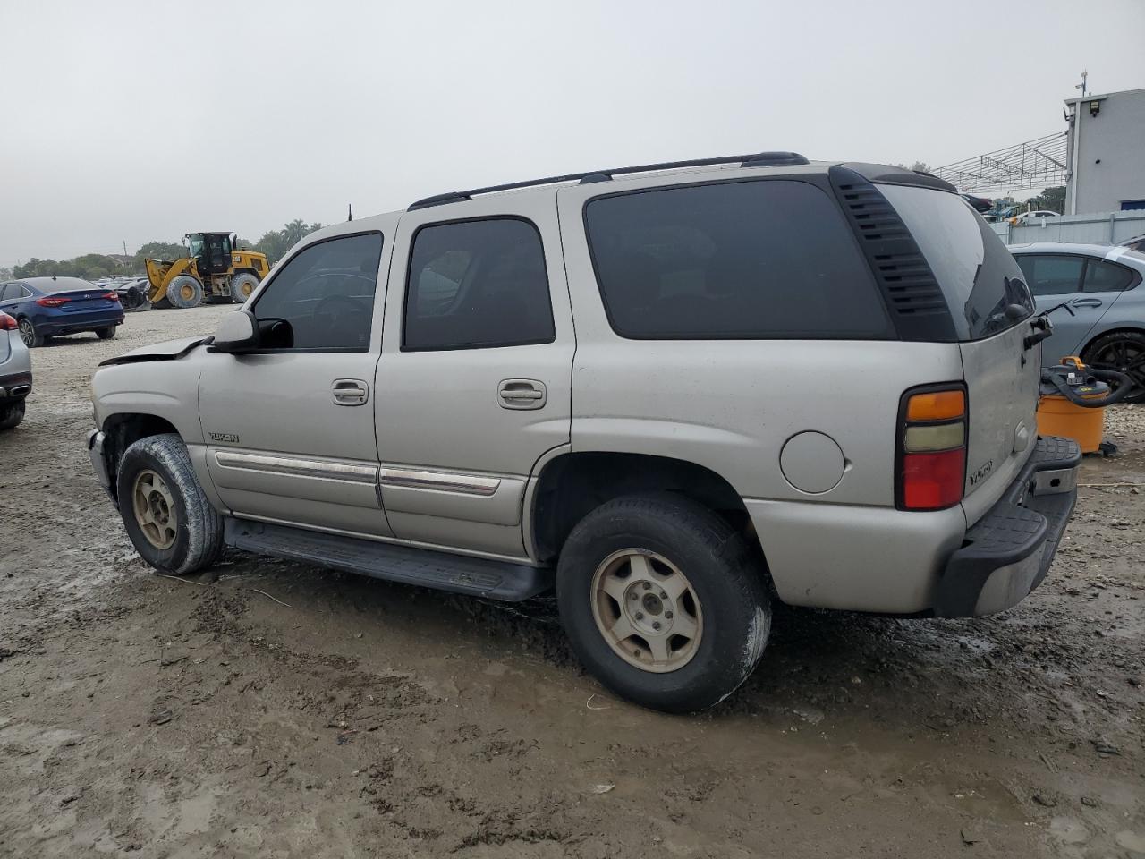 2005 GMC Yukon - Image 2