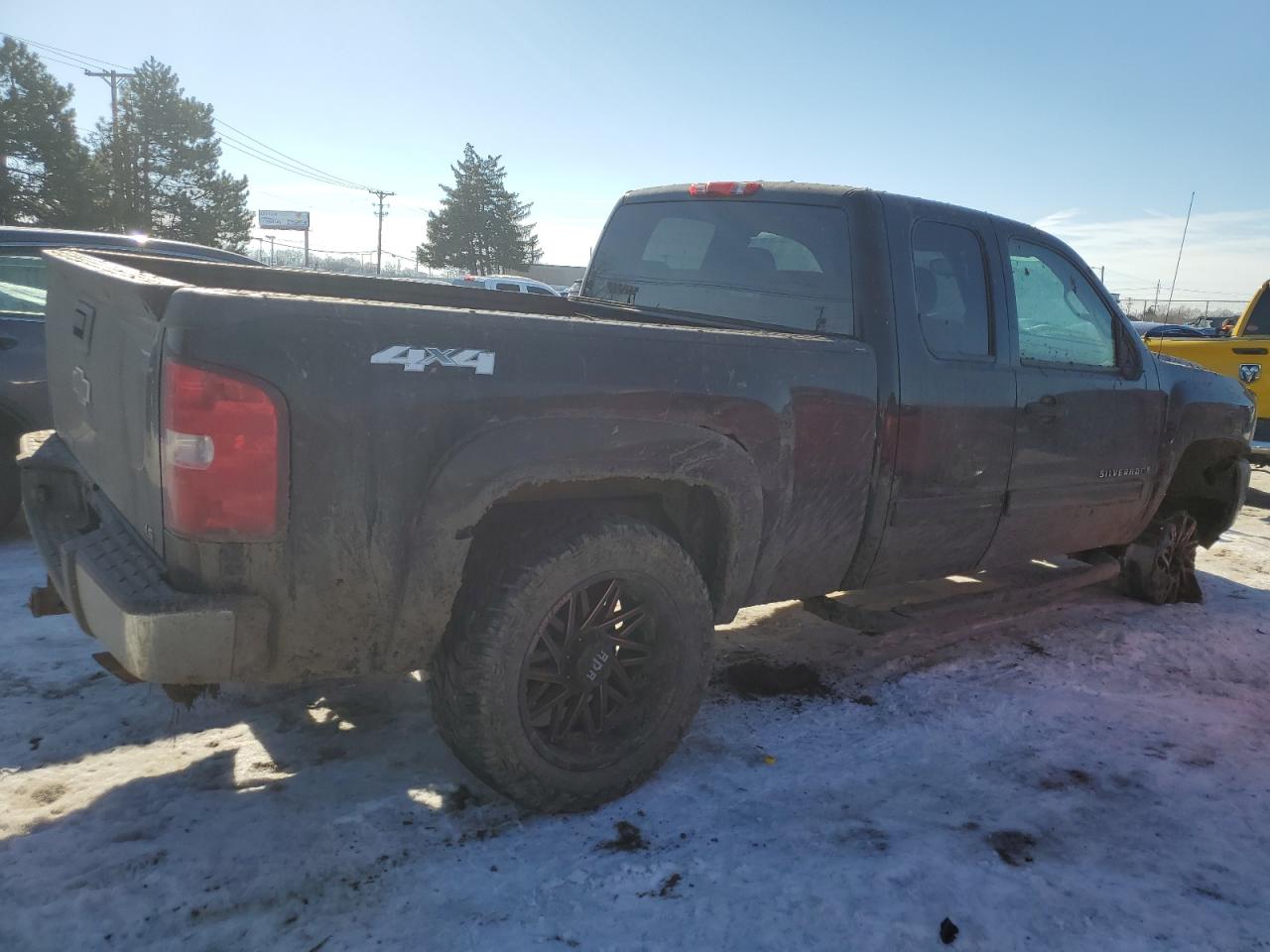 2009 Chevrolet Silverado - Image 3