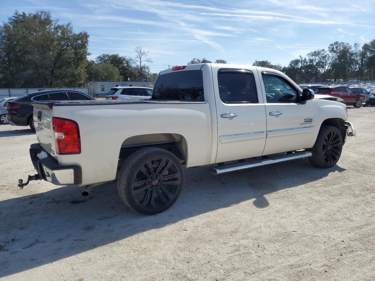2011 GMC Sierra - Image 3