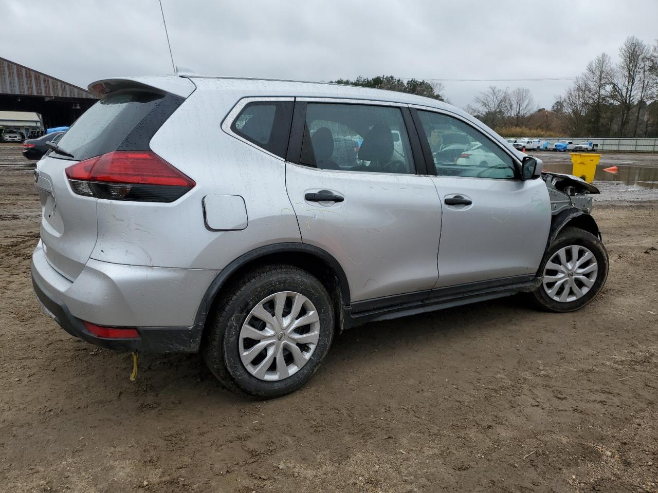 2017 Nissan Rogue - Image 3