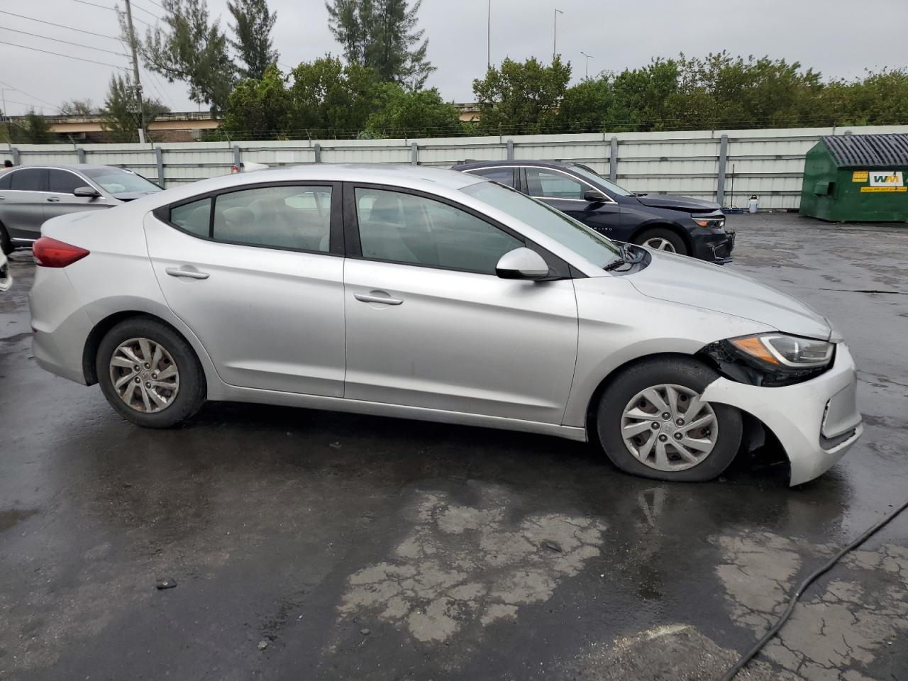 2017 Hyundai Elantra - Image 4