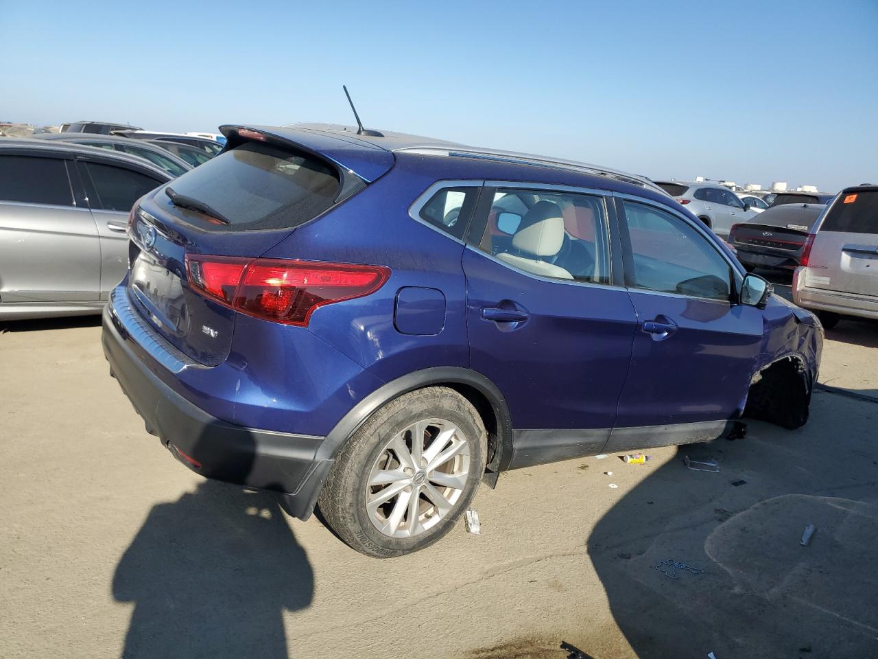 2017 Nissan Rogue - Image 3