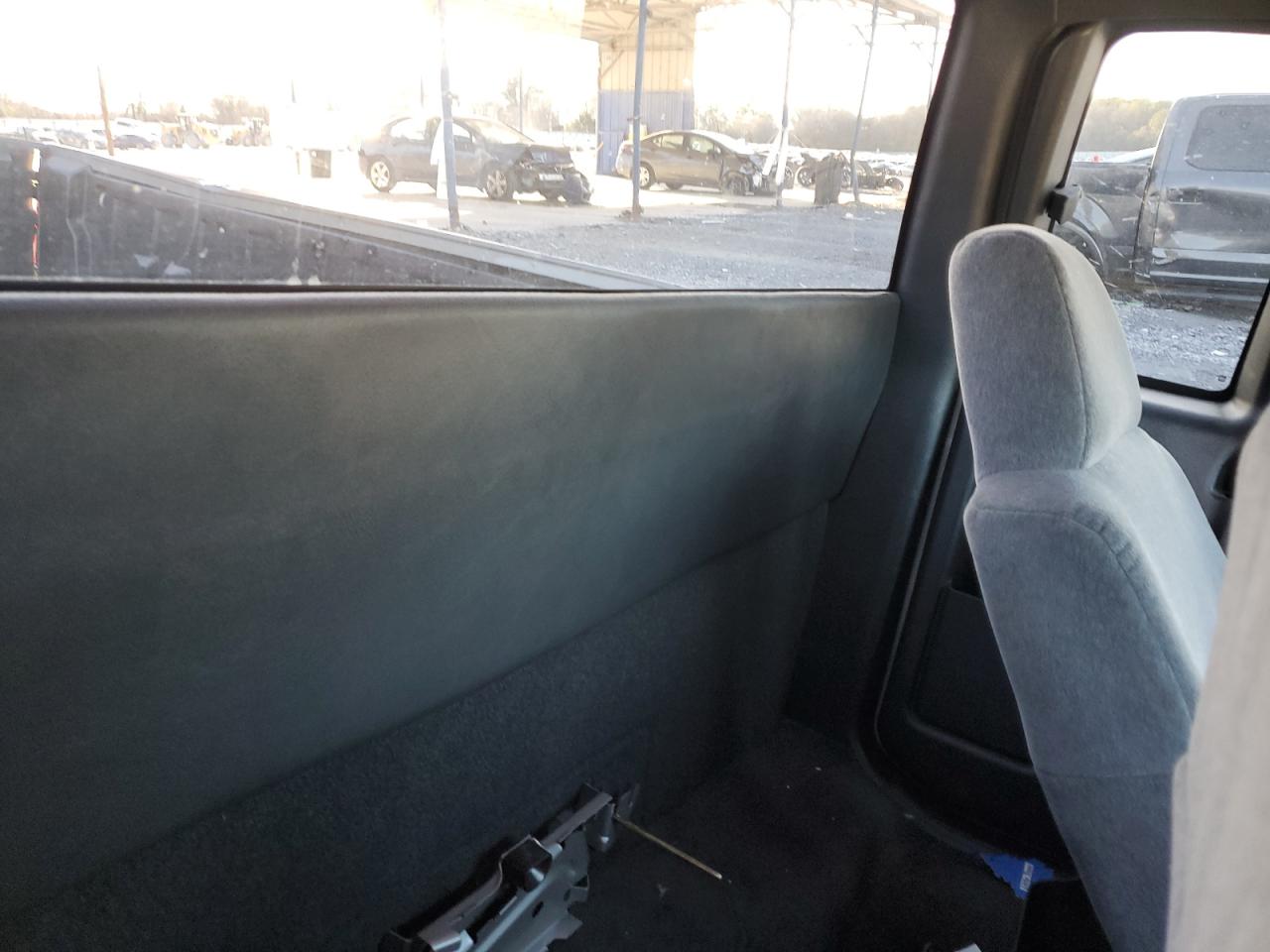 2002 Chevrolet S-10 Pickup - Image 10