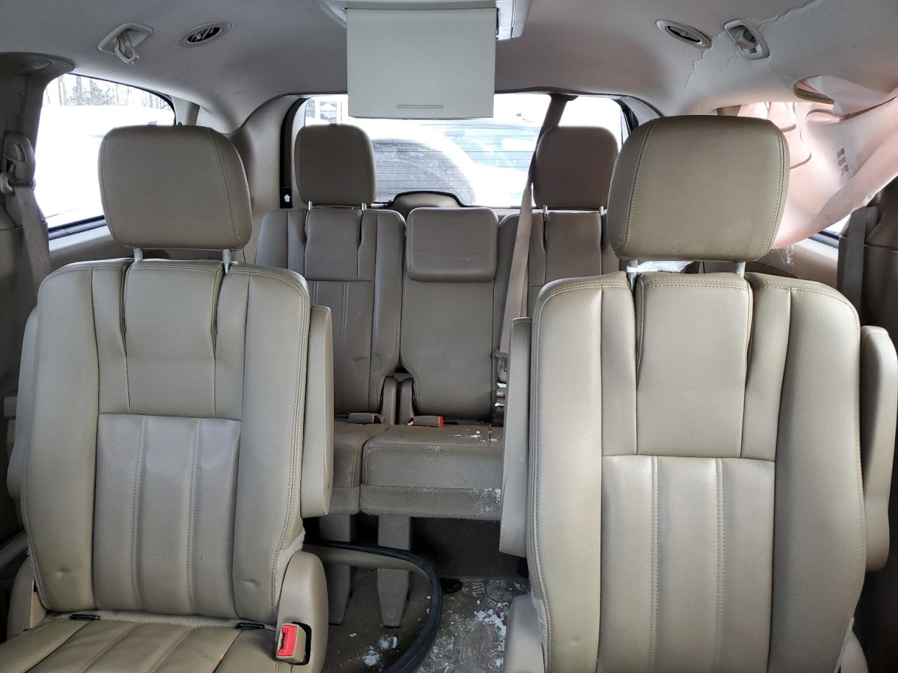2016 Chrysler Town & Country - Image 10