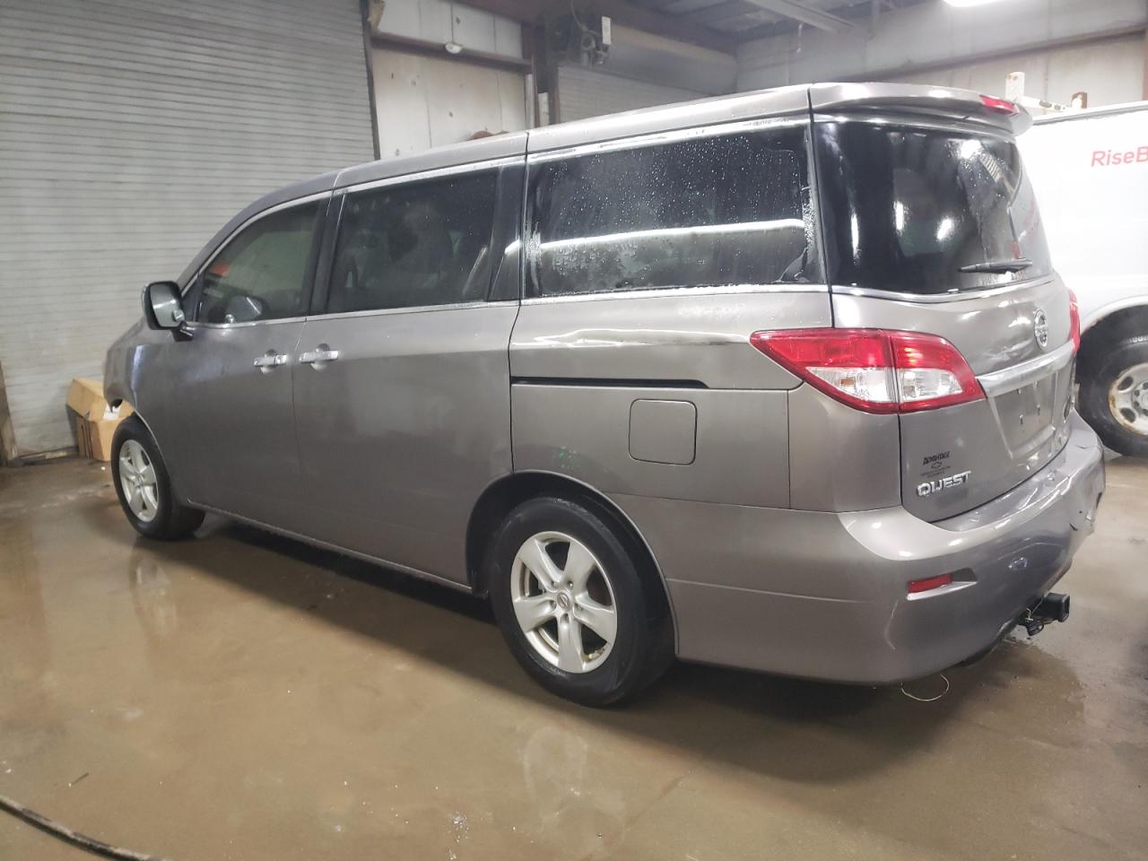 2015 Nissan Quest - Image 2