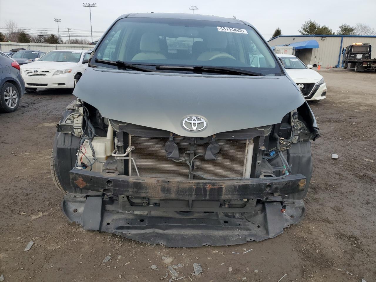 2011 Toyota Sienna - Image 5