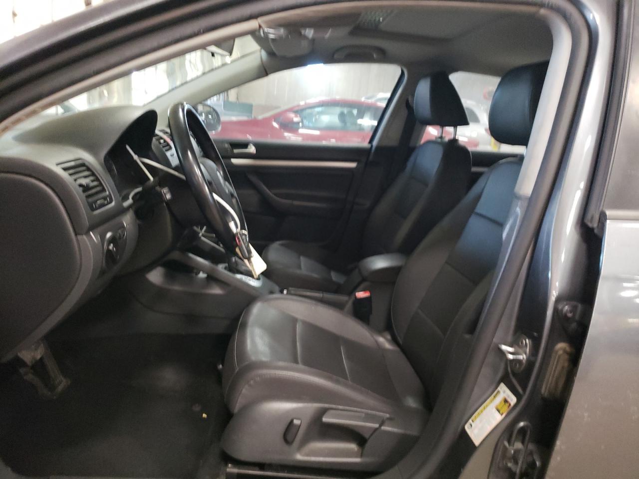 2009 Volkswagen Jetta - Image 7