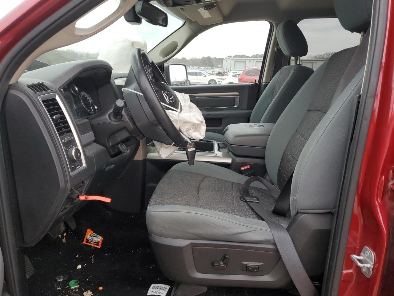 2015 RAM 1500 - Image 7