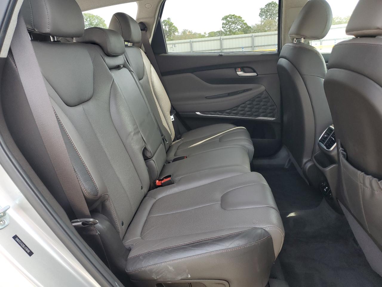 2020 Hyundai Santa Fe - Image 11