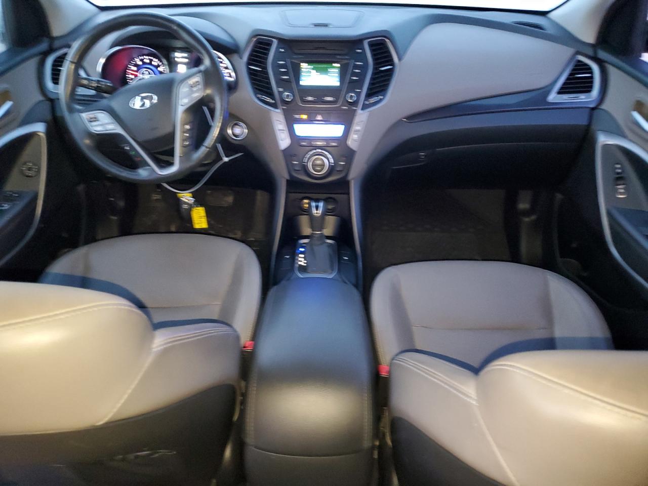 2015 Hyundai Santa Fe - Image 8