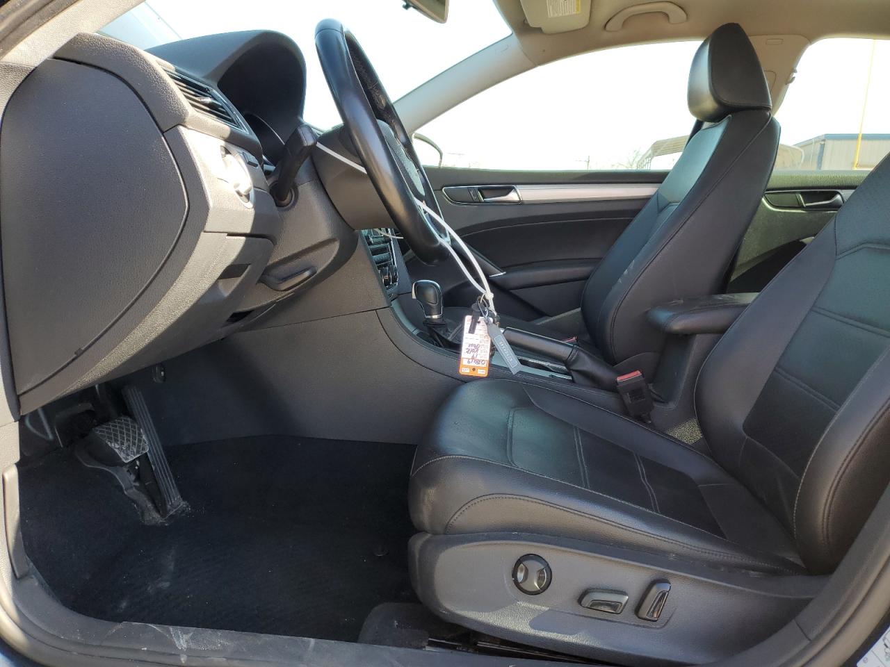 2019 Volkswagen Passat - Image 7