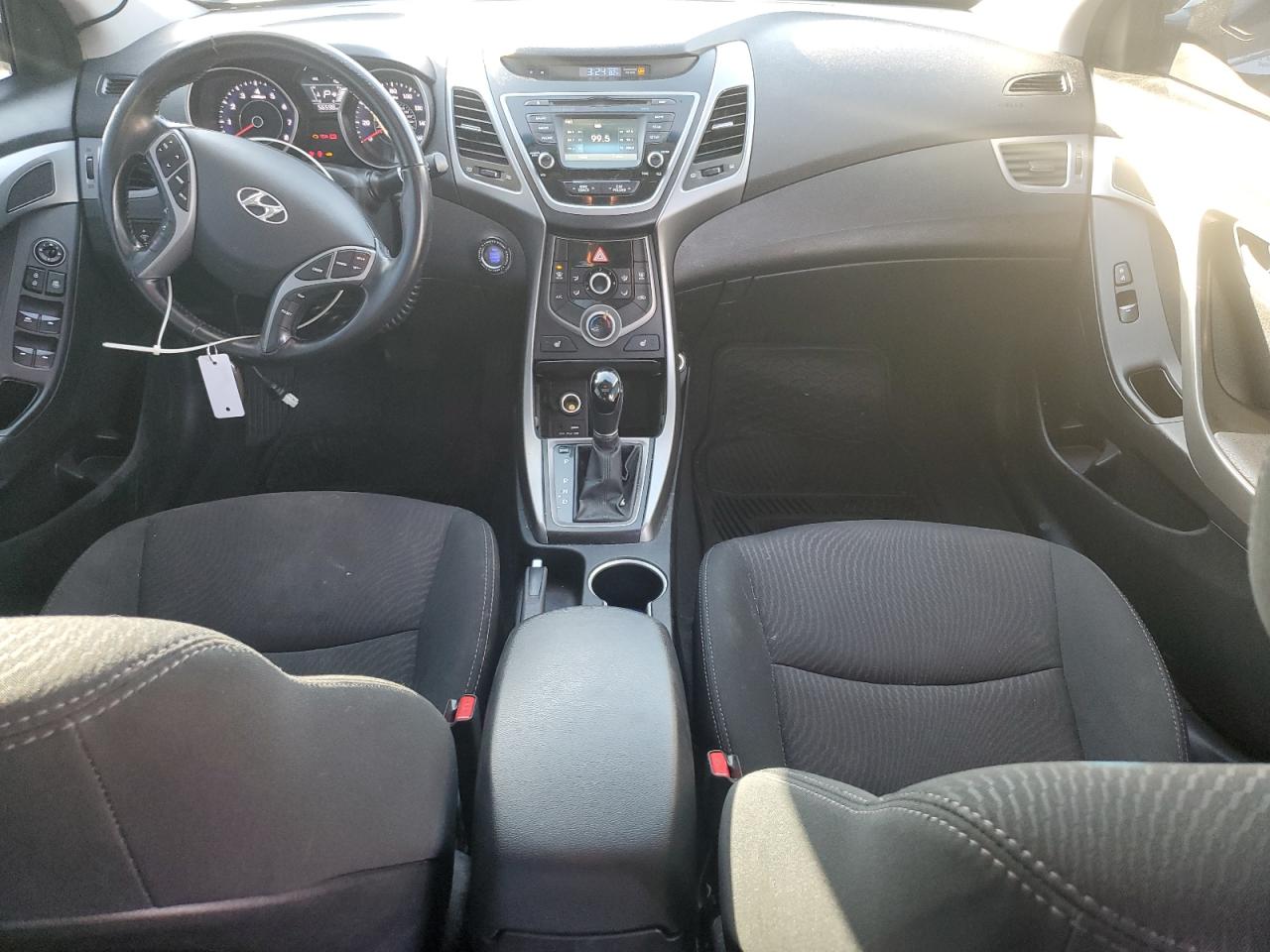 2016 Hyundai Elantra - Image 8