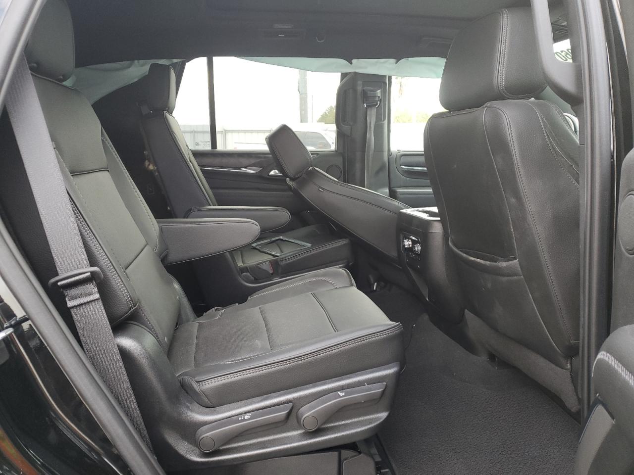 2022 GMC Yukon - Image 11