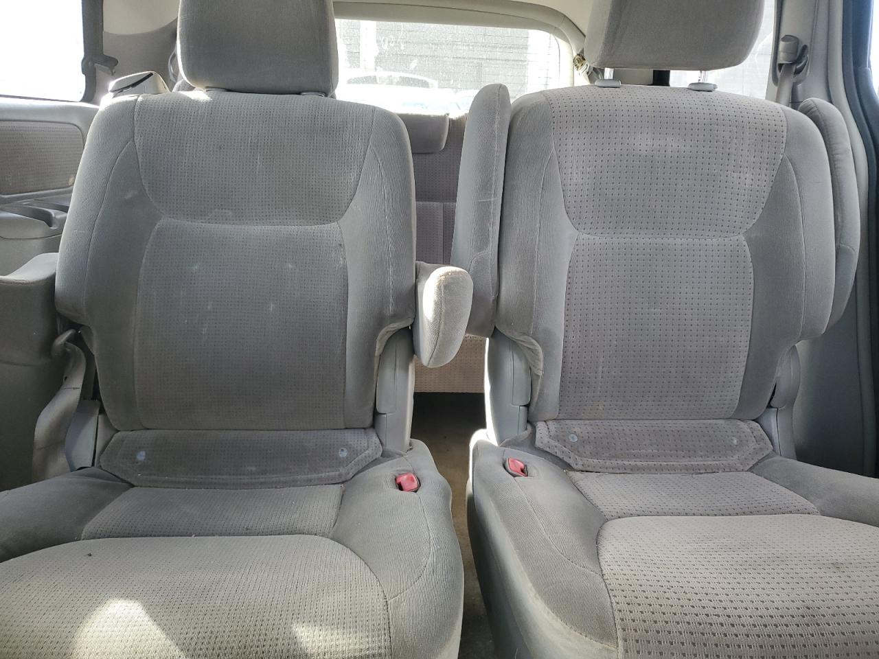 2006 Toyota Sienna - Image 10