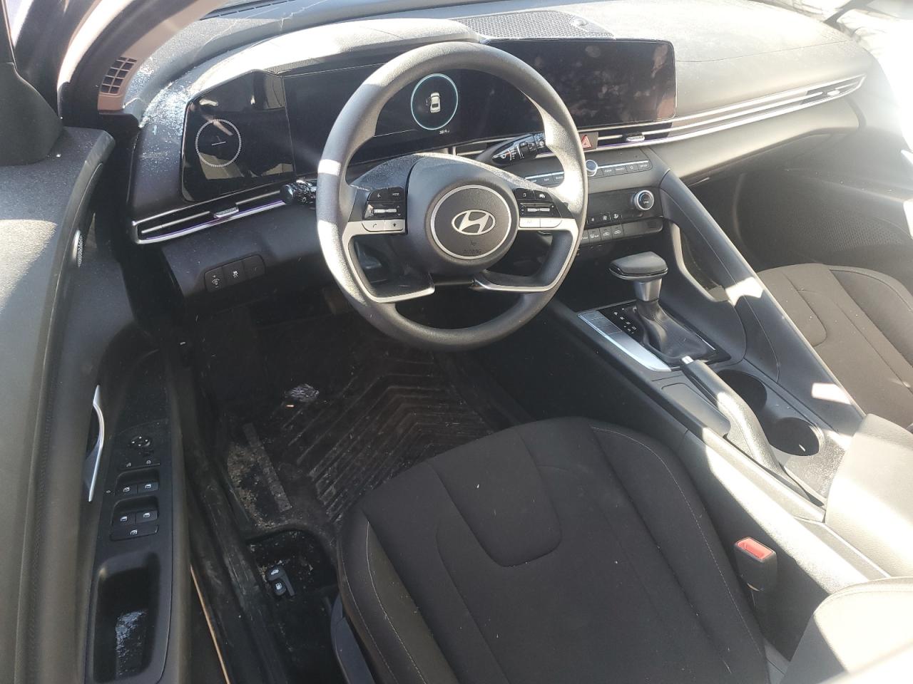 2024 Hyundai Elantra - Image 8