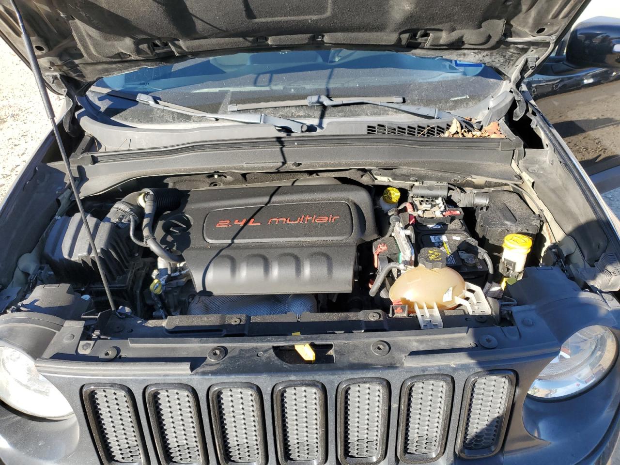 2017 Jeep Renegade - Image 12