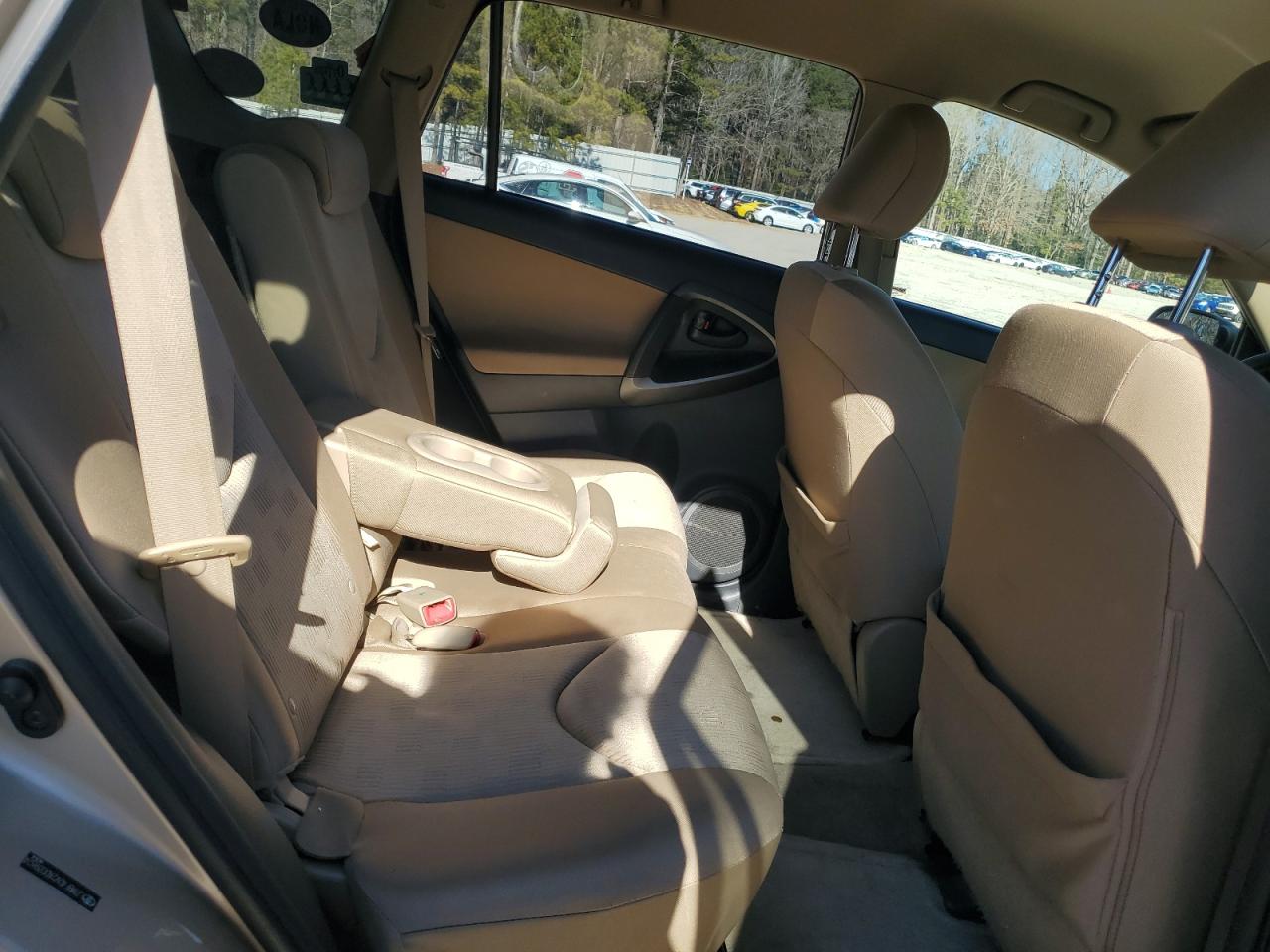 2010 Toyota RAV 4 - Image 11
