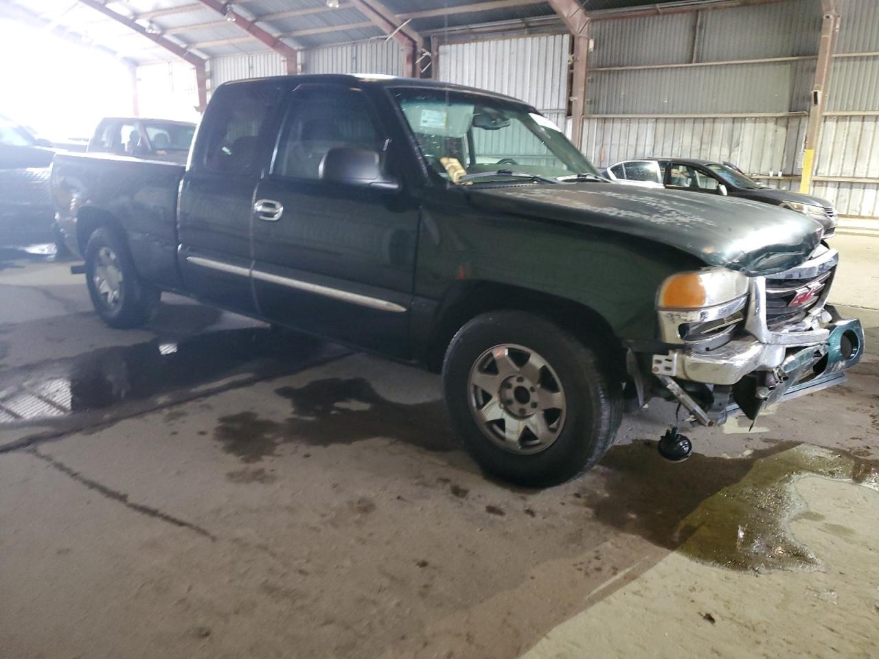 2005 GMC Sierra - Image 4