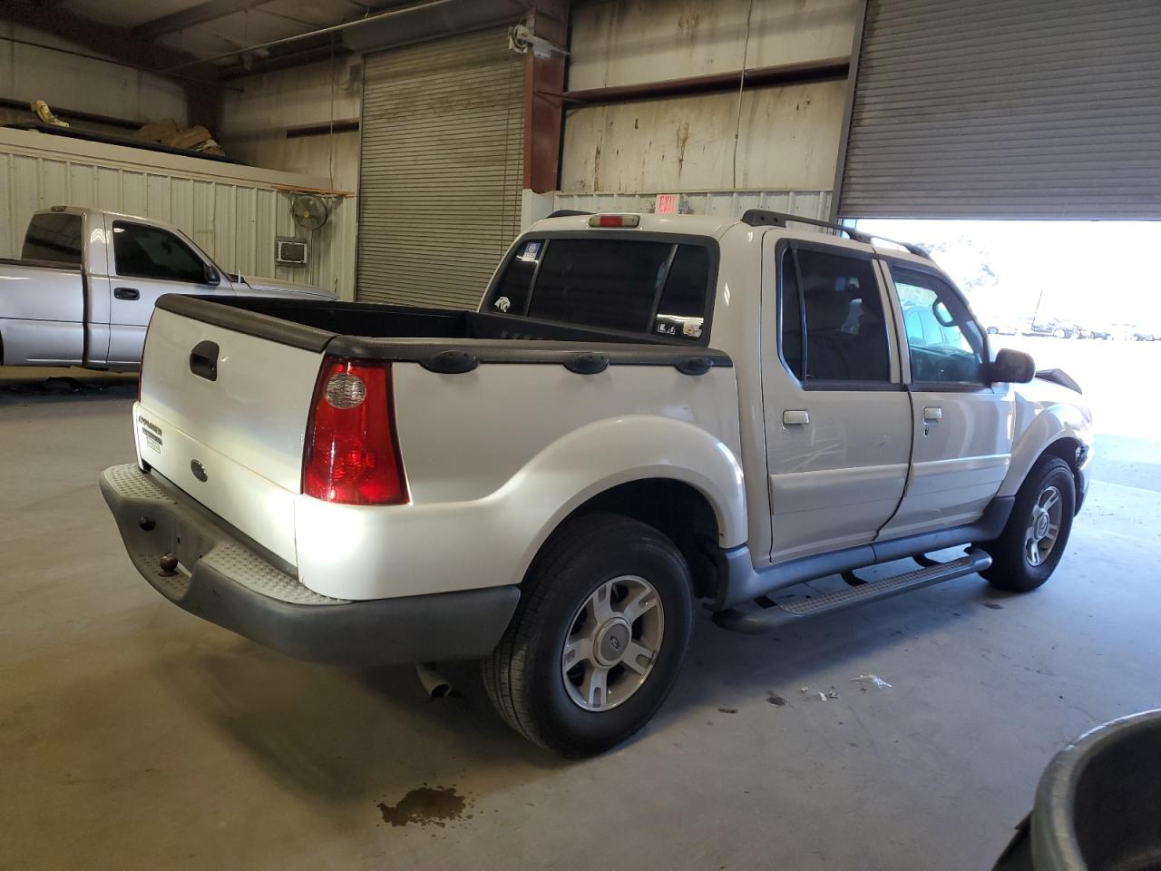 2004 Ford Explorer - Image 3