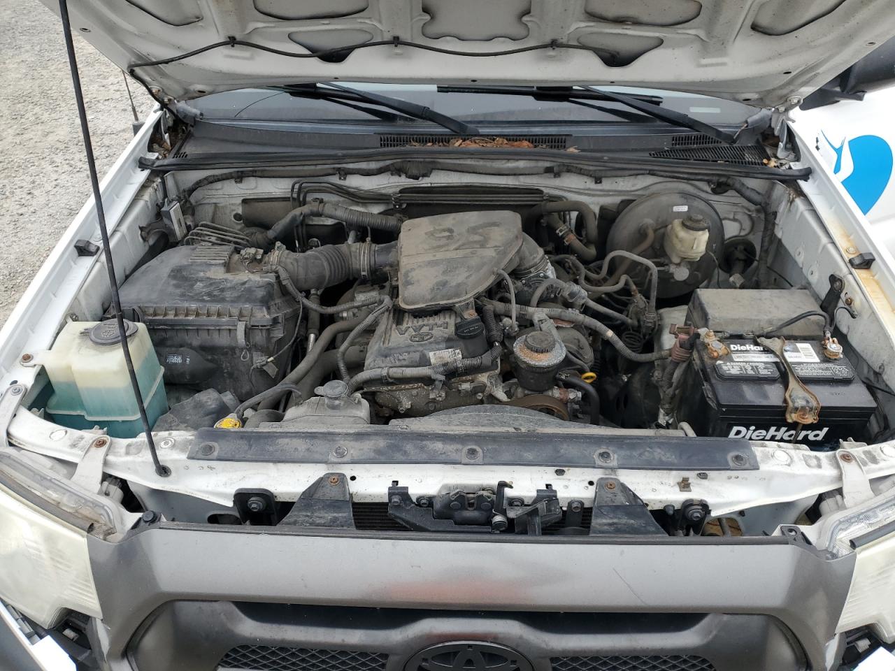 2015 Toyota Tacoma - Image 11