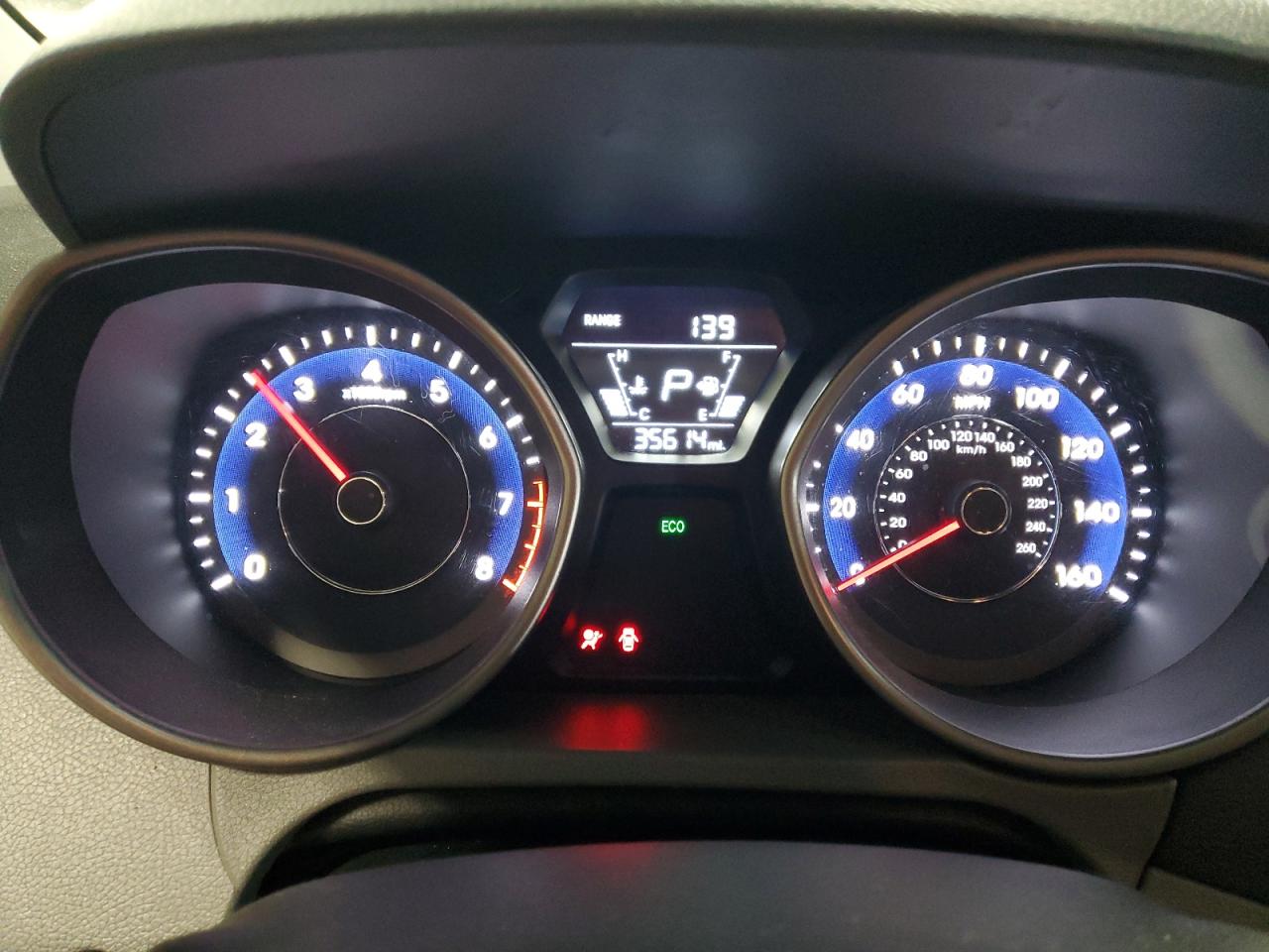2016 Hyundai Elantra - Image 9