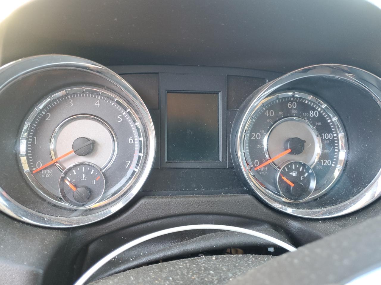 2011 Chrysler Town & Country - Image 9