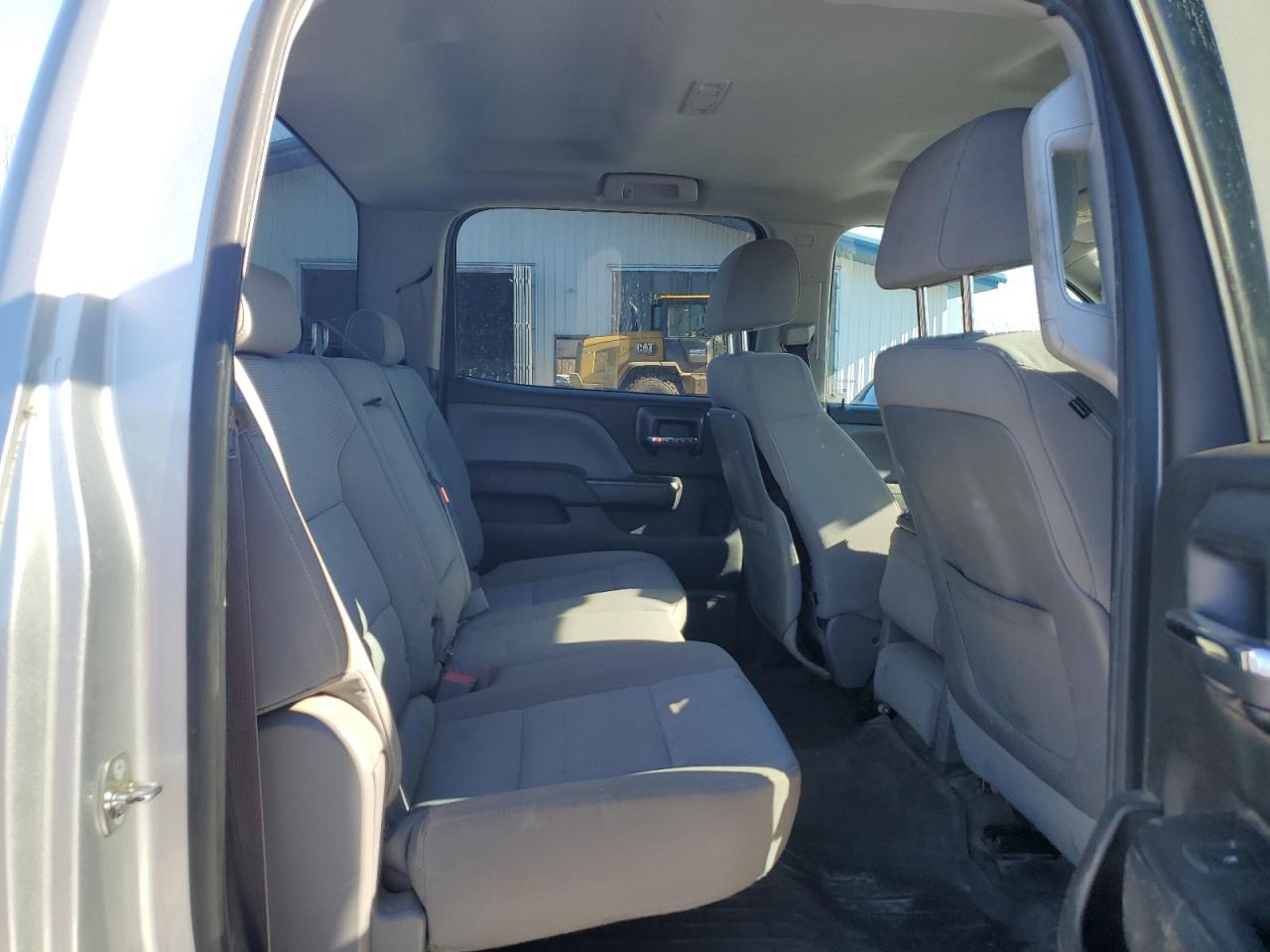 2015 Chevrolet Silverado - Image 10