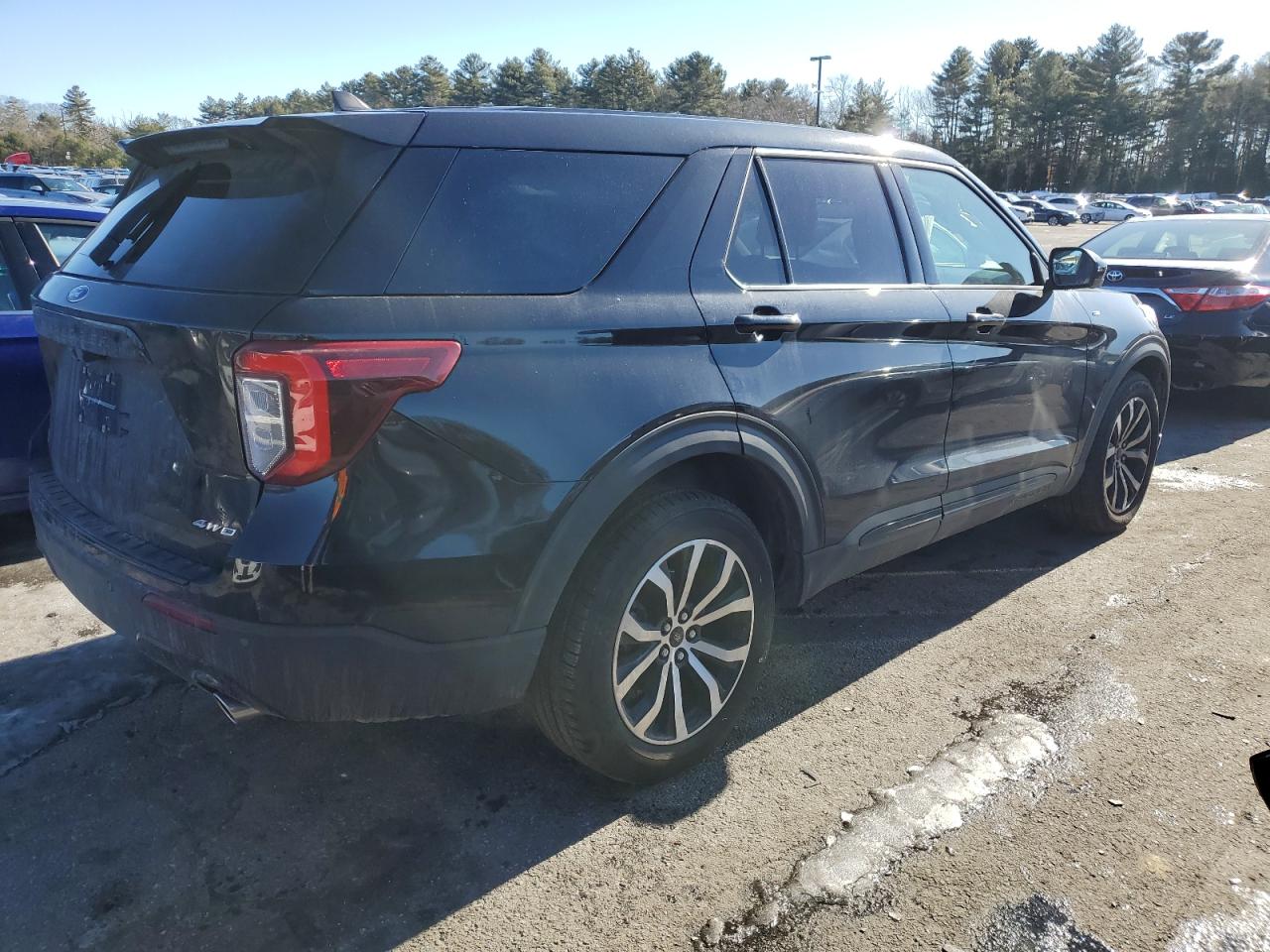2022 Ford Explorer - Image 3