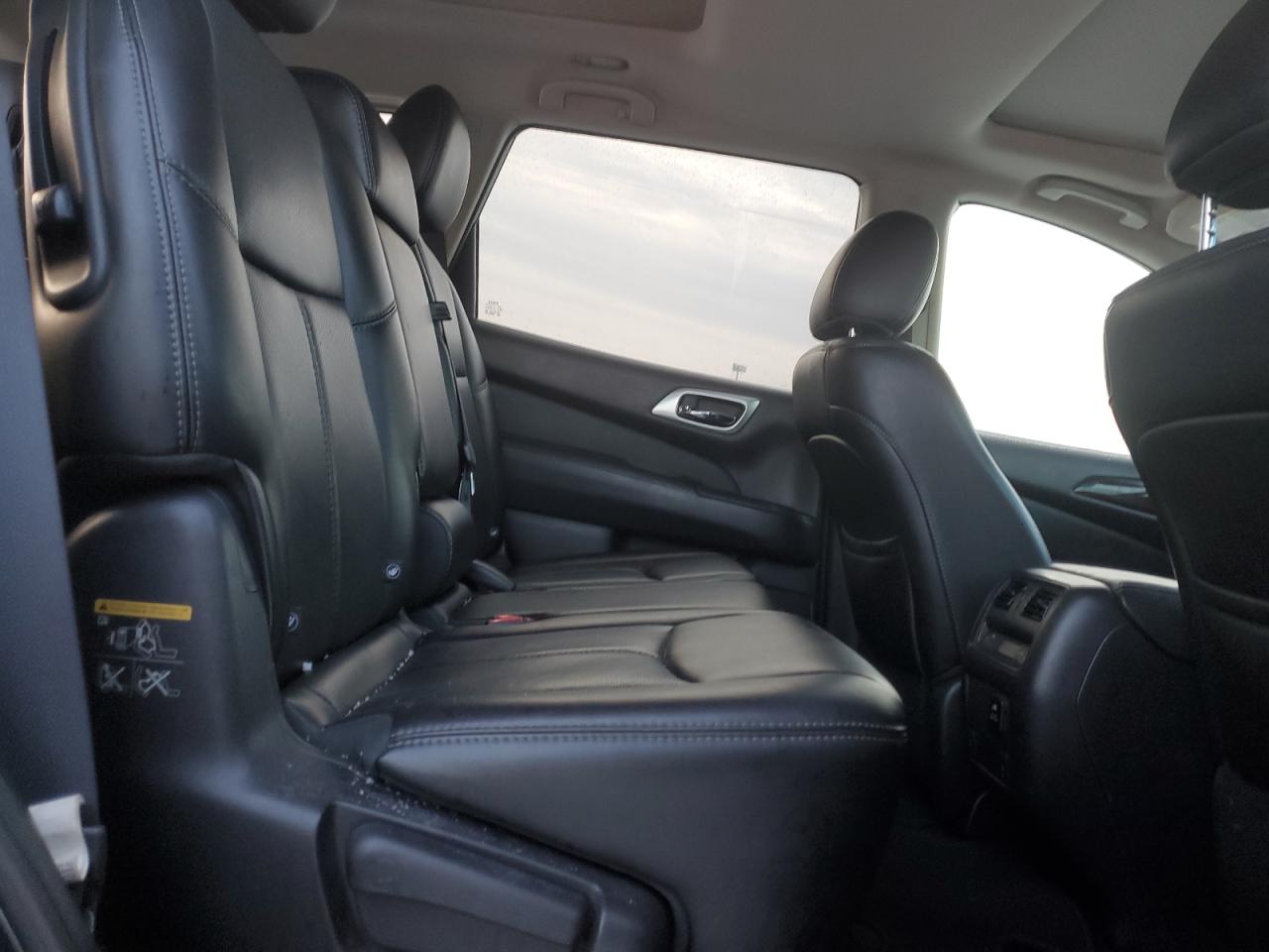 2015 Nissan Pathfinder - Image 11