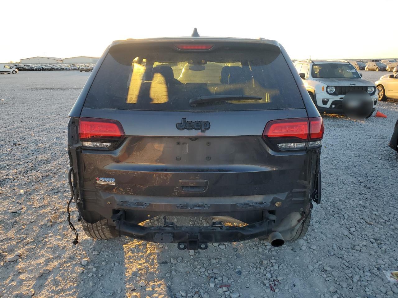 2017 Jeep Grand Cherokee - Image 6
