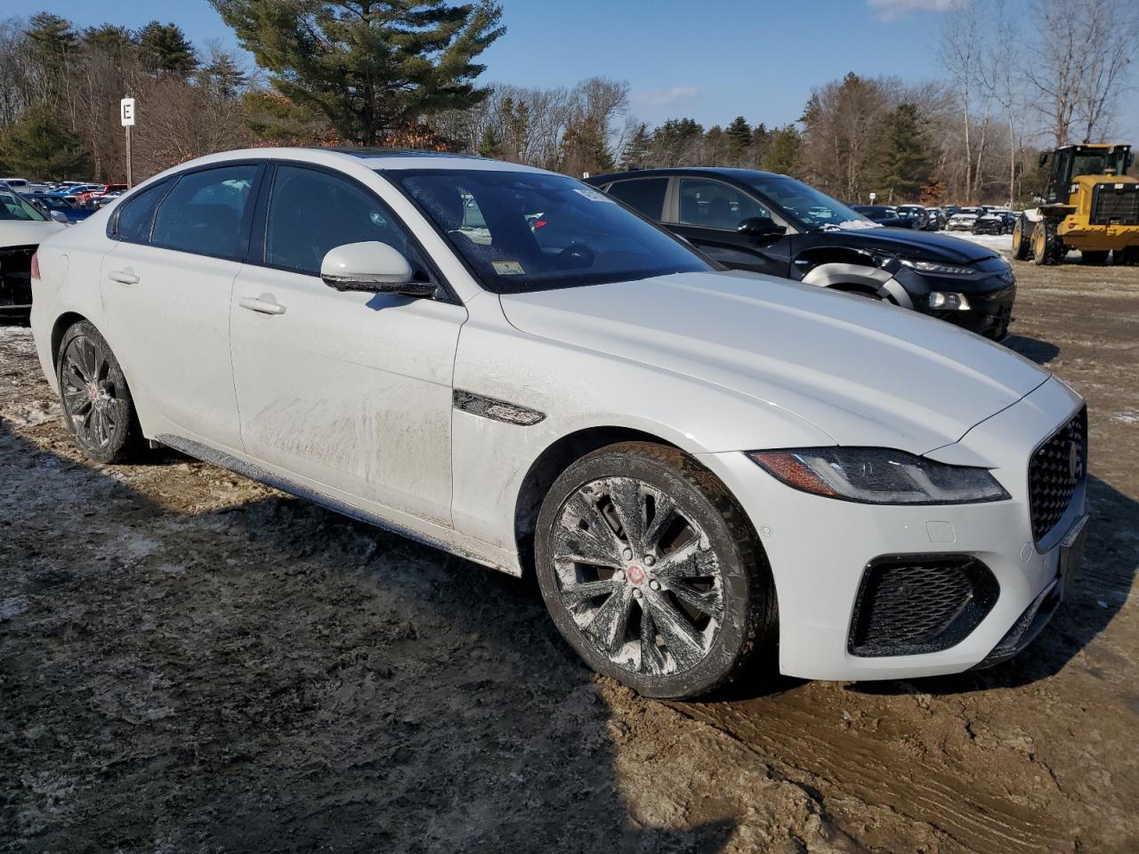 2021 Jaguar XF - Image 4