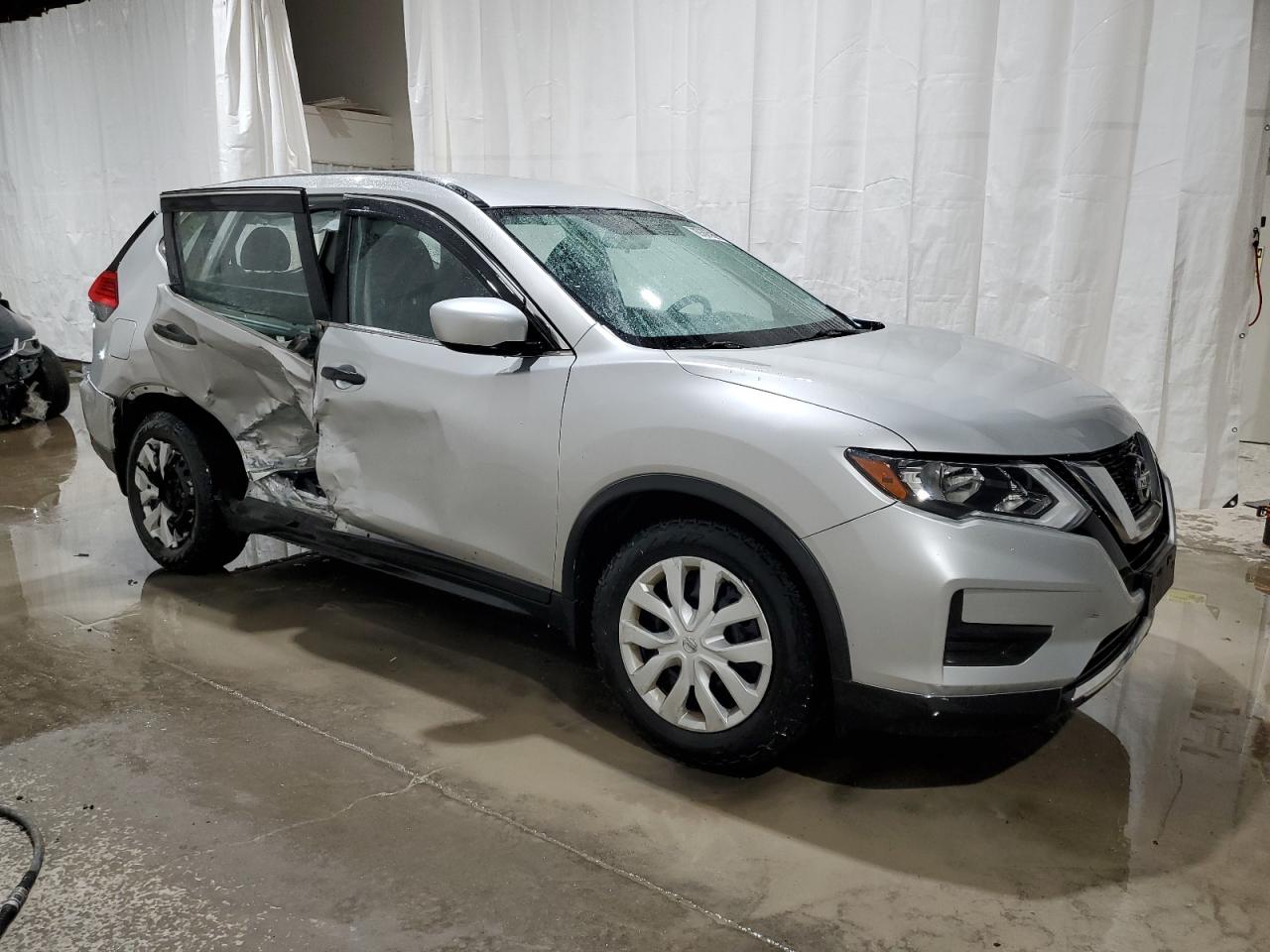 2017 Nissan Rogue - Image 4