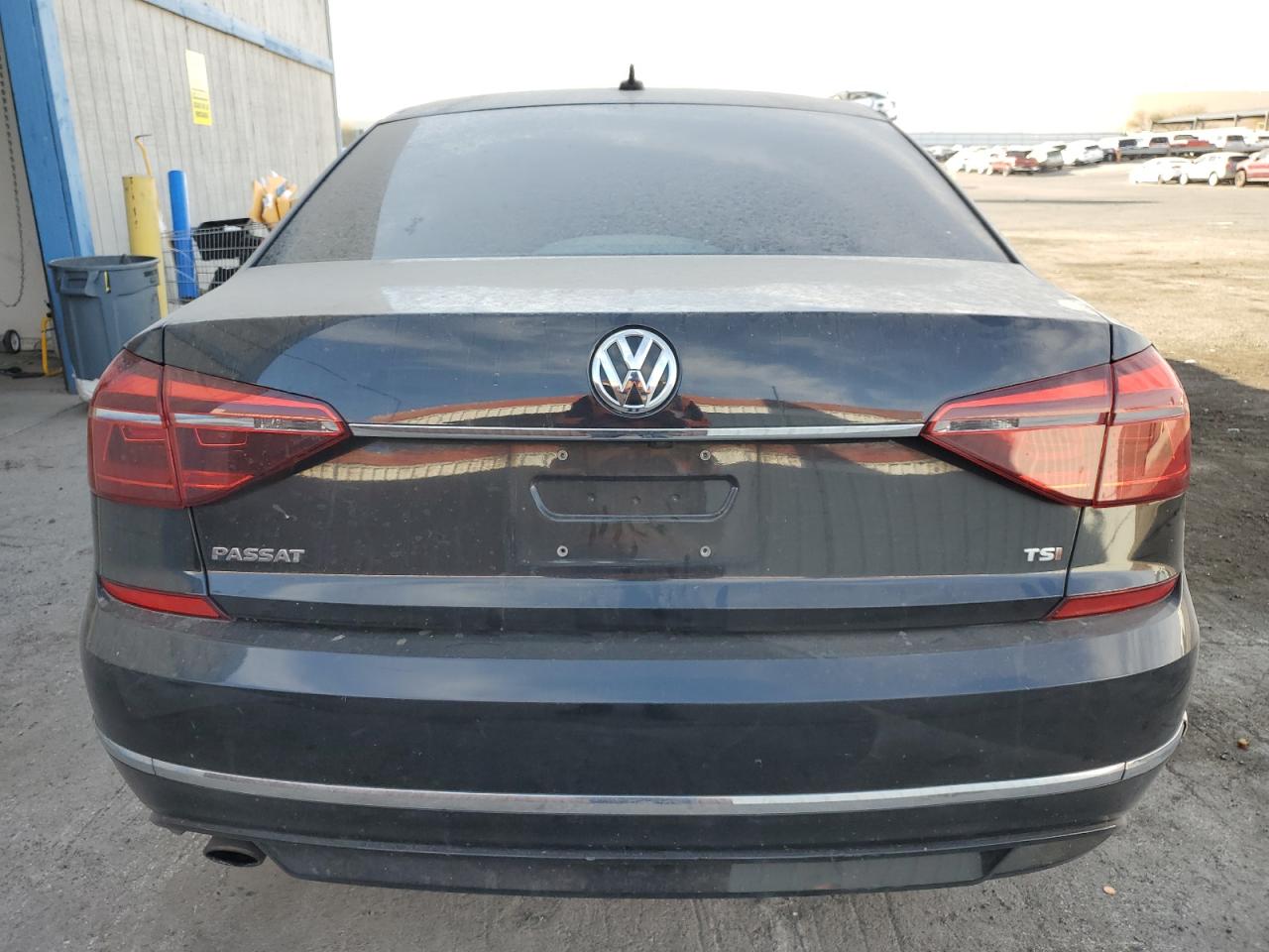 2017 Volkswagen Passat - Image 6