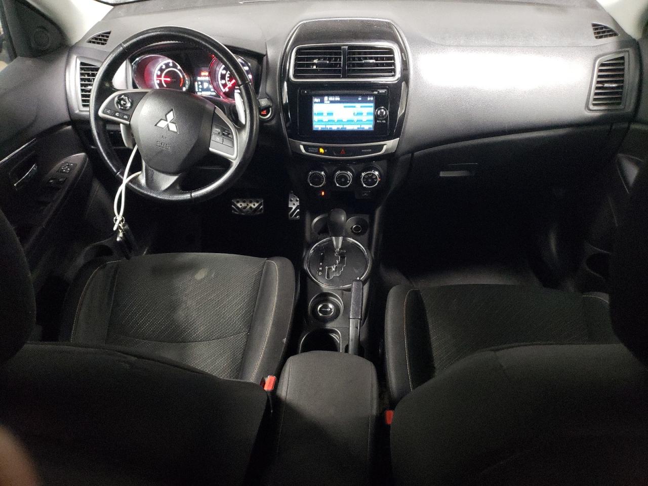2015 Mitsubishi Outlander - Image 8