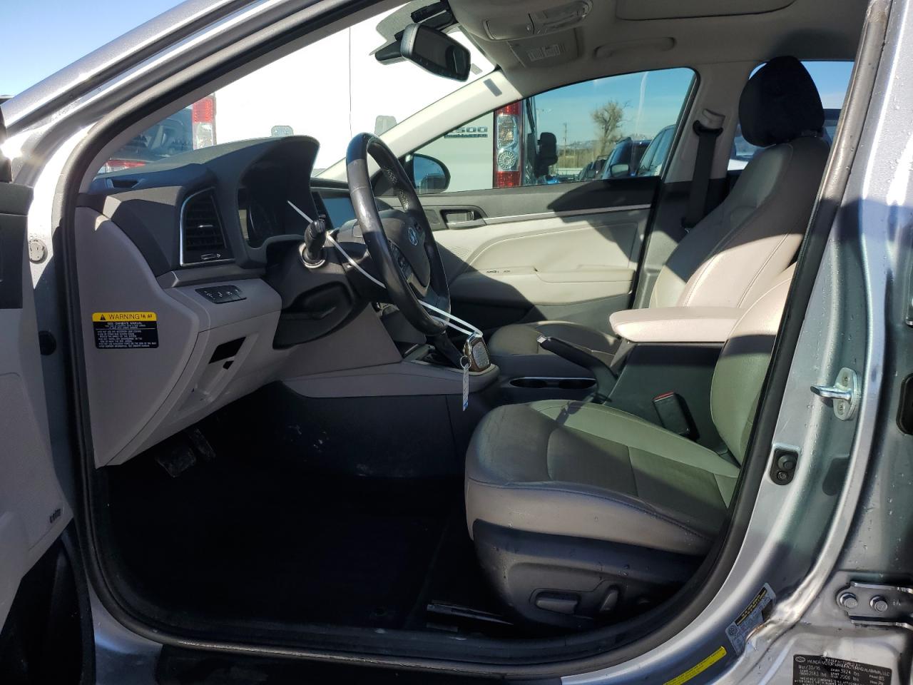 2017 Hyundai Elantra - Image 7