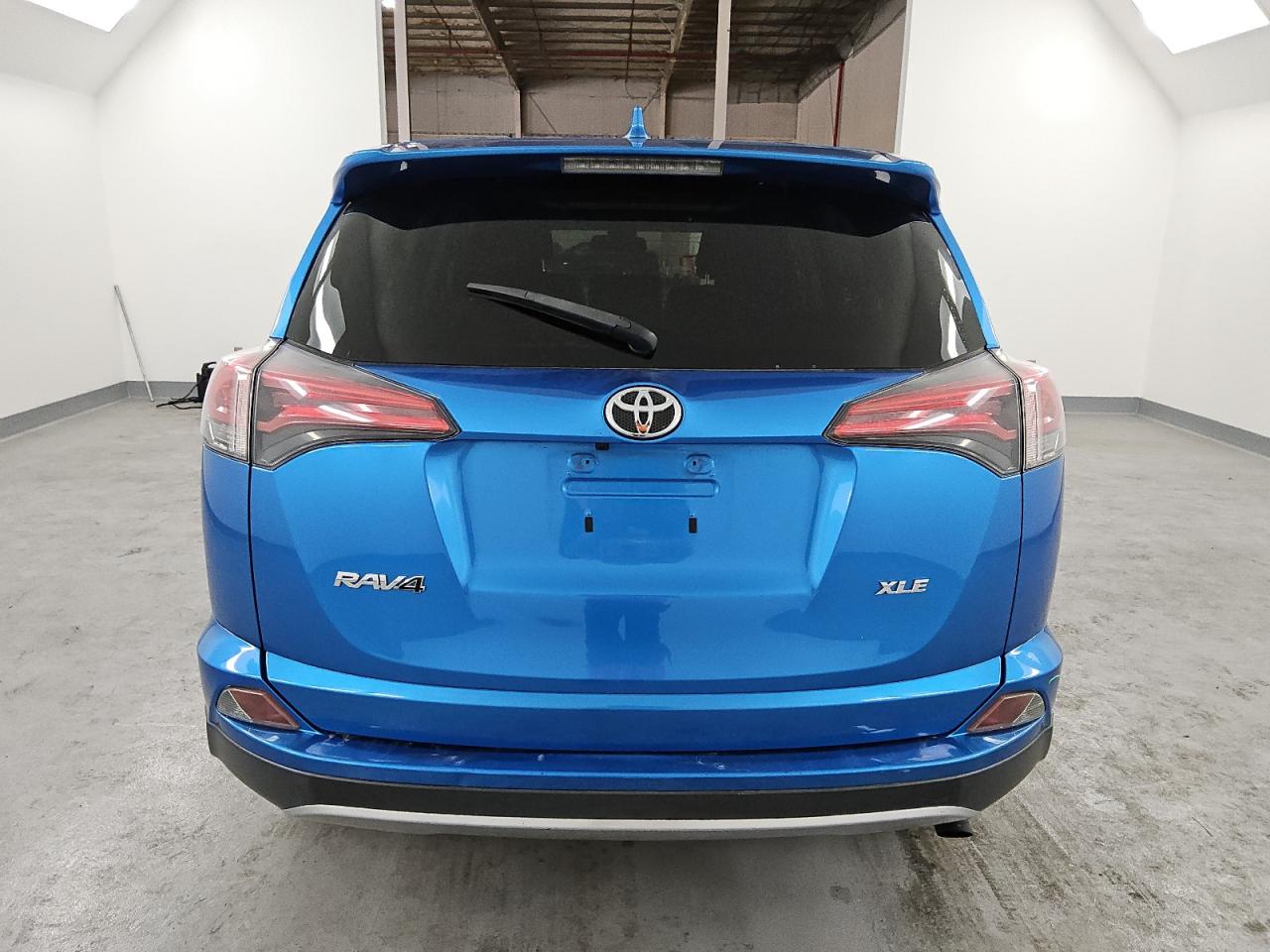 2018 Toyota RAV 4 - Image 6