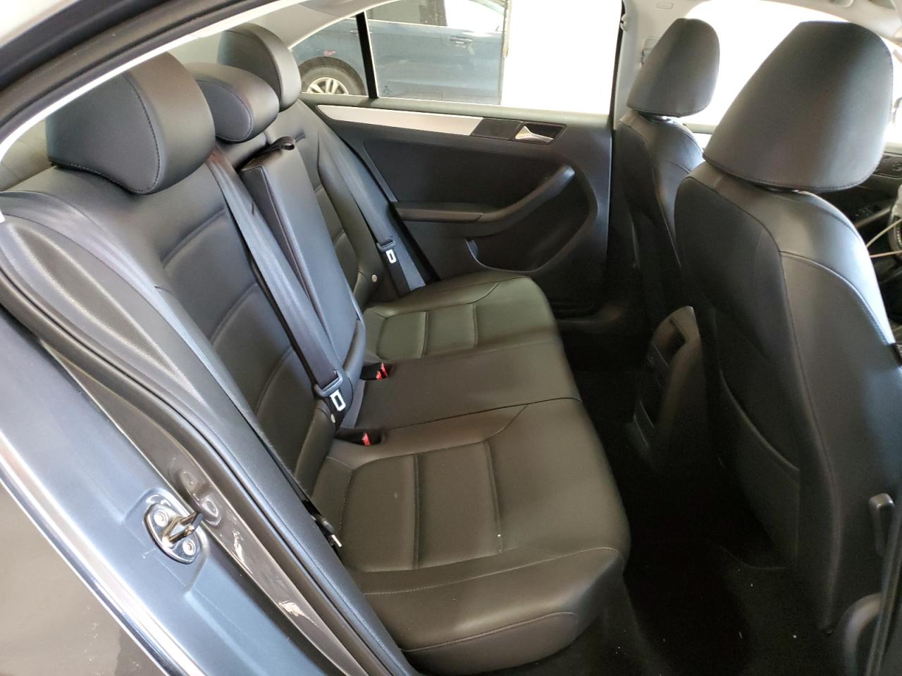 2014 Volkswagen Jetta - Image 10