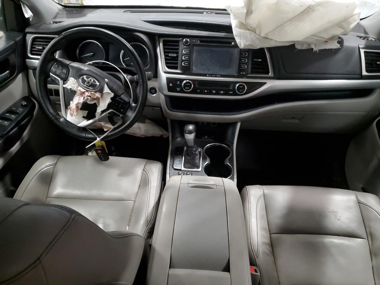 2017 Toyota Highlander - Image 8