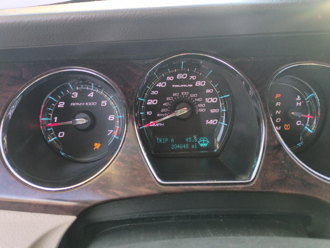 2010 Ford Taurus - Image 9