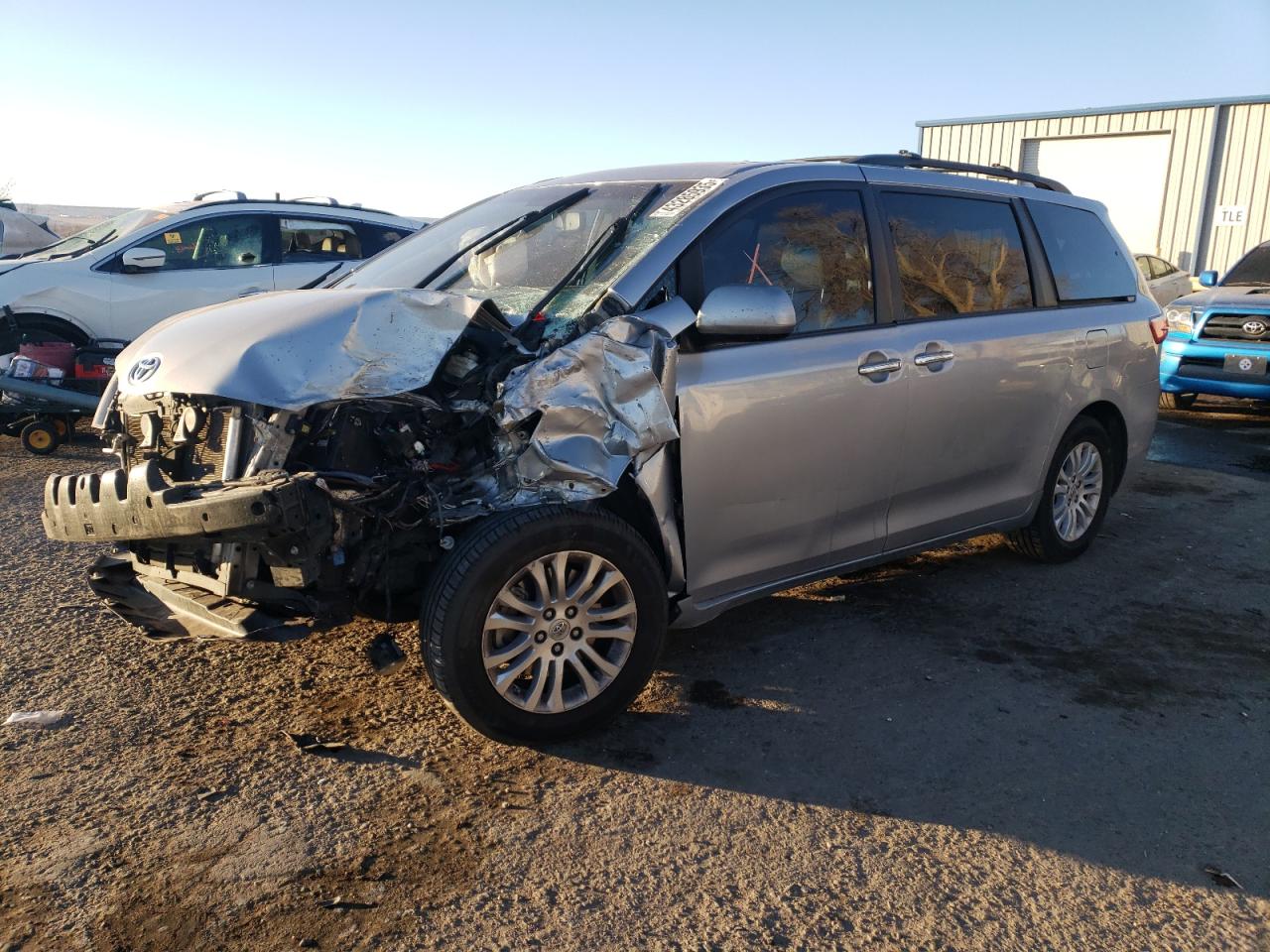 2015 Toyota Sienna - Image 1