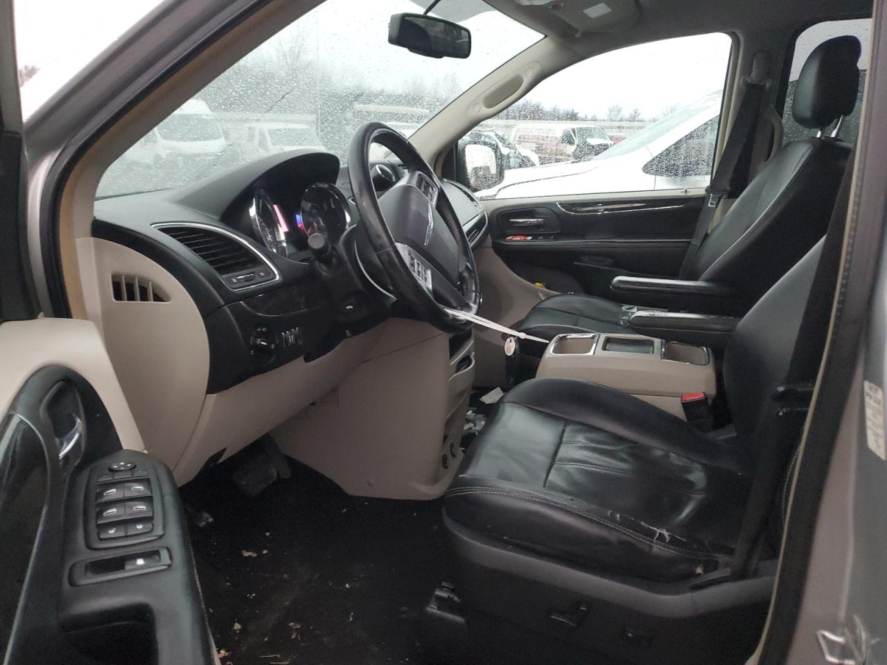 2012 Chrysler Town & Country - Image 7