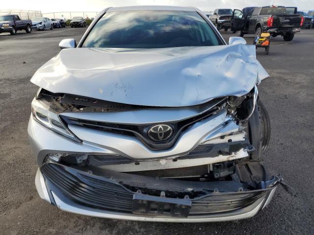  TOYOTA CAMRY 2020 Srebrny